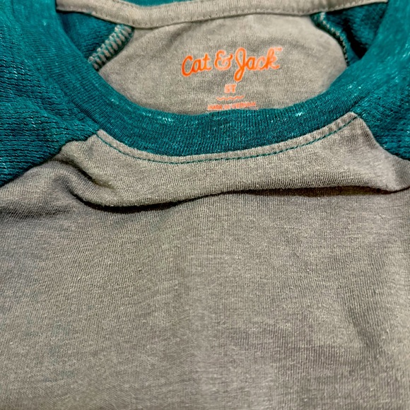 Cat & Jack boys long sleeve tee - Picture 2 of 3